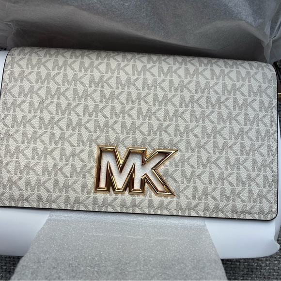BNWT Michael Kors Logo-Print Messenger shoulder Bag ! - Picture 7 of 13